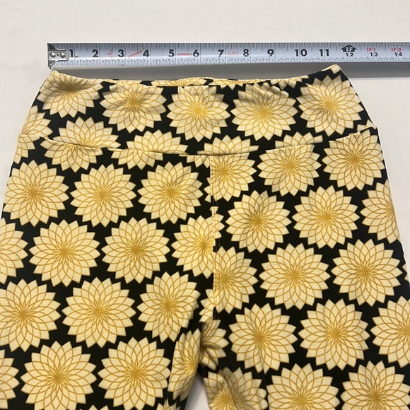 P9-NWOT LuLaRoe One Size Black Yellow Geo Floral Print Pull On Stretch Leggings. - Picture 5 of 9
